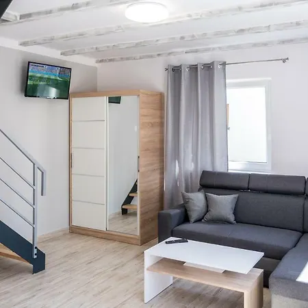 Nowe Komfortowe Albatros 롯지 웨바